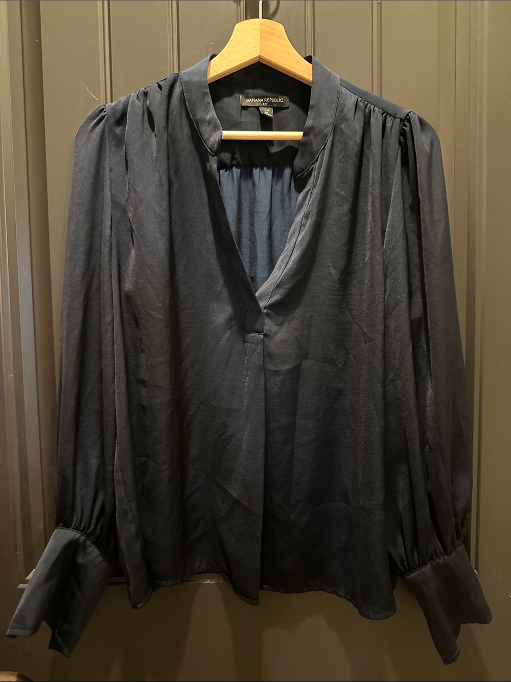 Banana Republic Navy V-Neck Long-Sleeve Blouse M